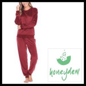 HONEYDEW Dream Queen Fleece Loungewear Set Color: Vixen